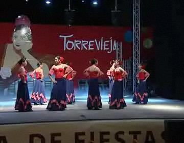 Actuación de la escuela de danza de Nuria Girona y academia de baile Sancho